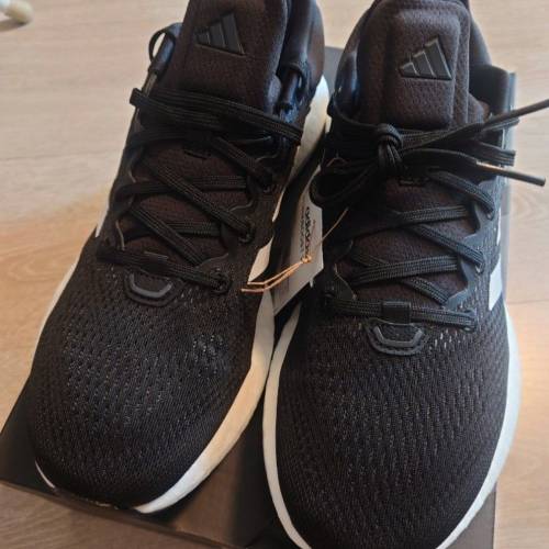 Adidas Pureboost 21 US9 UK8.5 EU42.5