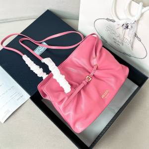Prada 2025 新款雲朵包 粉色包包女士挎包