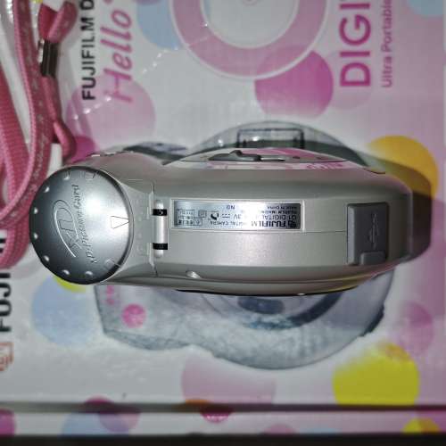 Fujifilm Q1 CCD 富士 hello Kitty 特別限量版 有盒冇單 配件整齊 98%new 功能對焦...