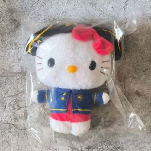 全新 HELLO KITTY X McDONALD'S 公仔