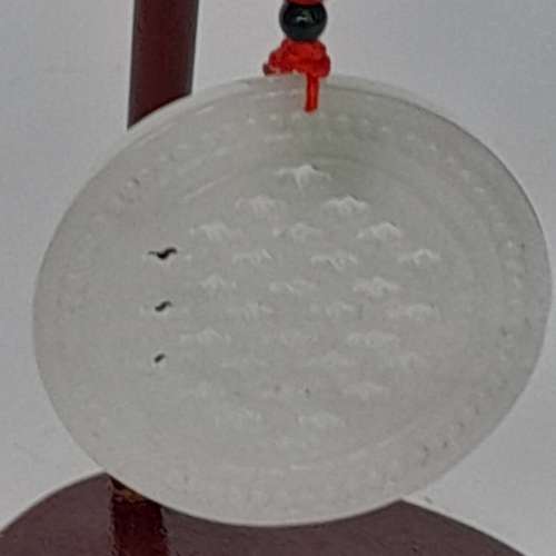 翡翠A玉吊墜47x4mm,雙面雕刻，精雕三十個十字架，多用途可作吊件/擺件。no.31.7.25