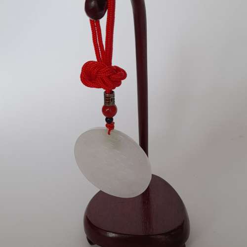 翡翠A玉吊墜47x4mm,雙面雕刻，精雕三十個十字架，多用途可作吊件/擺件。no.31.7.25