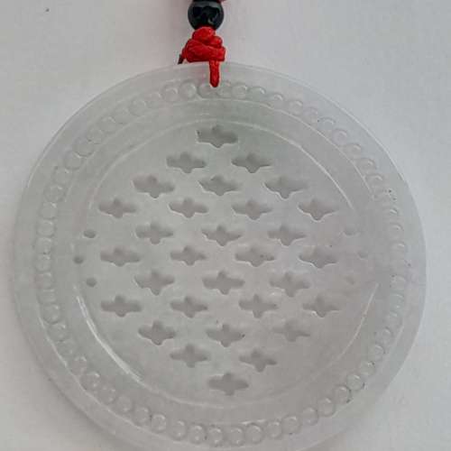 翡翠A玉吊墜47x4mm,雙面雕刻，精雕三十個十字架，多用途可作吊件/擺件。no.31.7.25