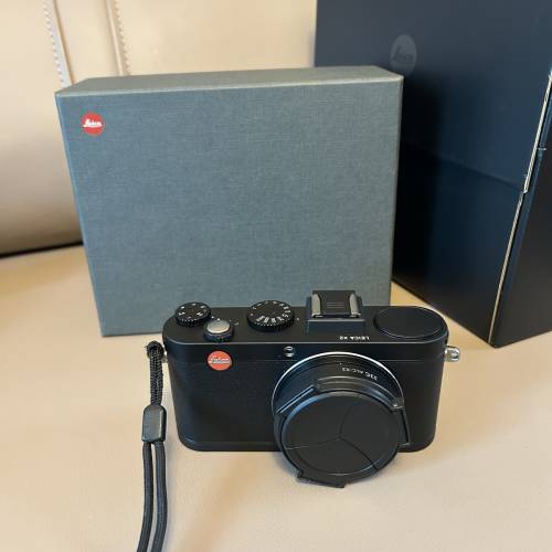 leica x2 & box