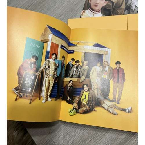 Mirror 書，poster 加 貼紙 set