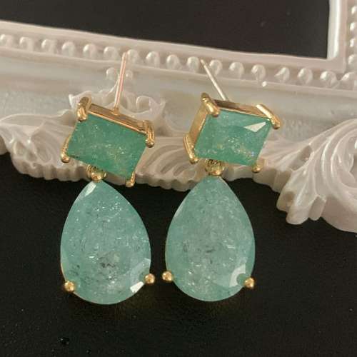 天然蓝色雪花水晶锆石耳环