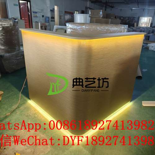 餐廳茶水櫃定制，帶鎖抽屜儲物櫃，燈帶前台櫃，定做酒吧前台櫃子，收銀櫃相片，櫃子...