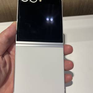 Samsung galaxy Z Flip6 512gb,港行白色鈦金屬，還有保養至25年10月！跟原廠機殼！...