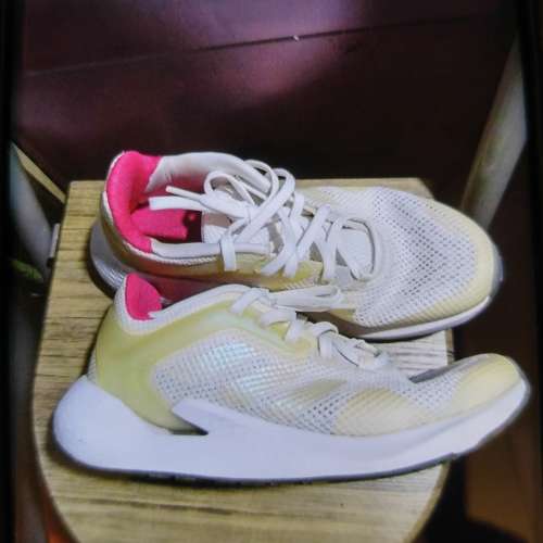 adidas 3cunce女裝運動鞋2手沒盒