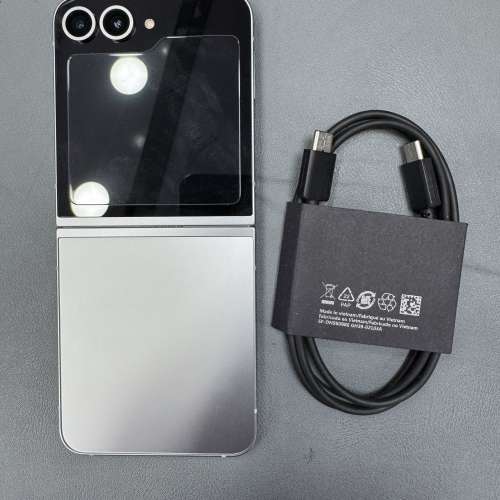 99%New Samsung Z Flip 6 5G 12+256GB 銀色 香港行貨 有配件 自用首選超值