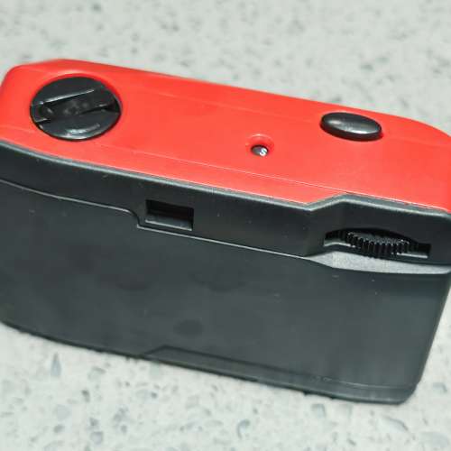 全新防水菲林相機（可在3米水深使用）