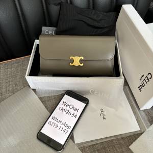 Celine Triomphe 亮澤牛皮銀包