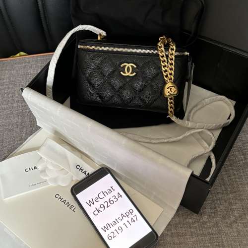 Chanel 愛心扣化妝包