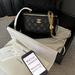 Chanel 愛心扣化妝包