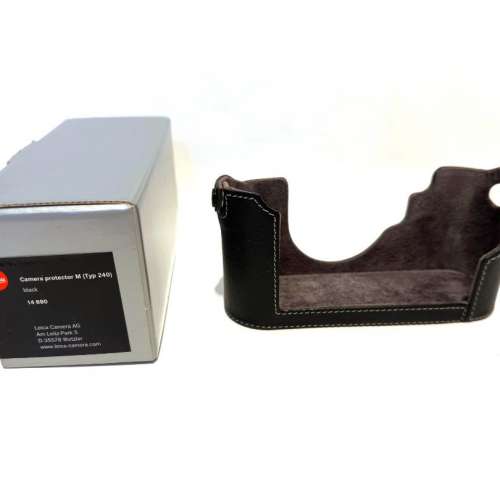 Leica Half Case 14880 and Wrist Strap 18782