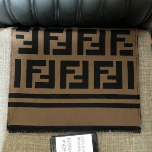 Fendi 大Logo經典圍巾