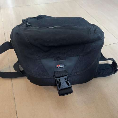 Lowepro Shealth Reporter D100 AW All weather camera bag - black