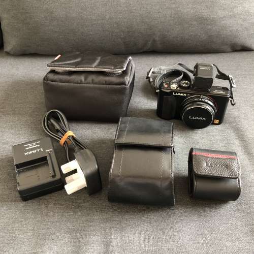 Panasonic Lumix DMC-LX5 w/ LVF1 (95% new)