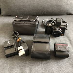 Panasonic Lumix DMC-LX5 w/ LVF1 (95% new)
