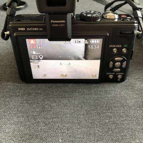 Panasonic Lumix DMC-LX5 w/ LVF1 (95% new)