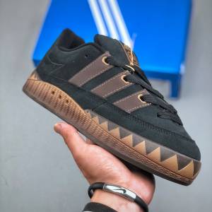 Adidas Adimatic Low 馬蒂奇系列低幫 復古鯊魚麪包鞋運動休閒滑板板鞋 size：36-45
