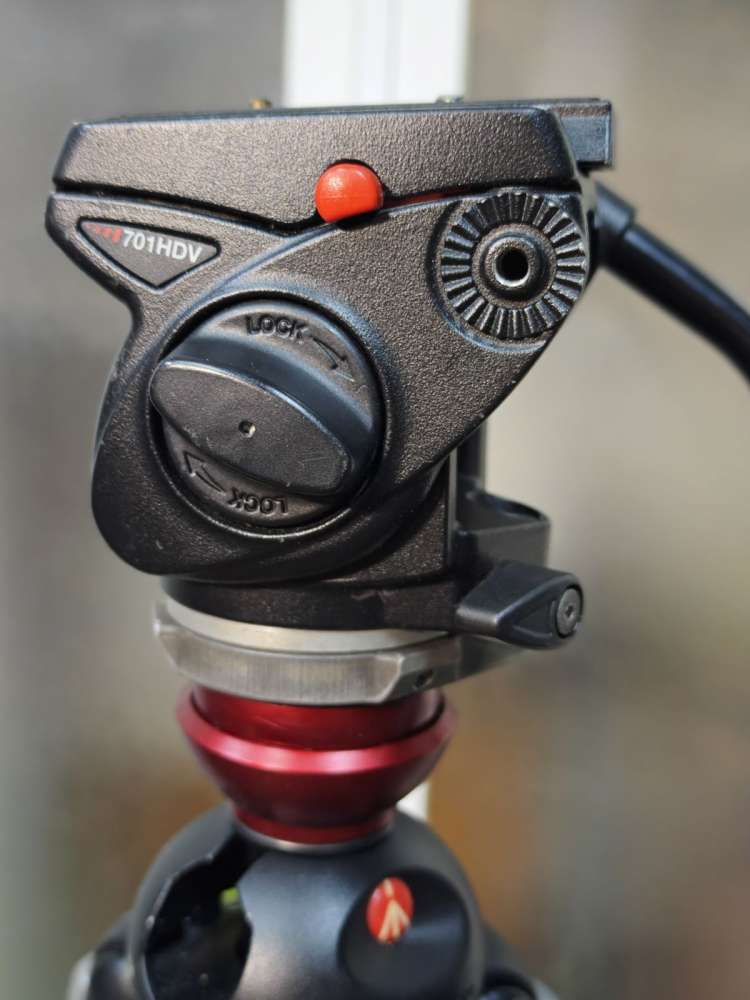 Manfrotto  755MF3 701HDV カーボン三脚 Amazon | Manfrotto 三脚 カーボン三脚 3段 中型 脚のみ