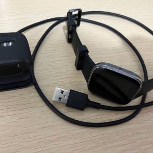 Fitbit versa 2 charger 原裝充電器＋已壞螢幕手錶(請睇內容）