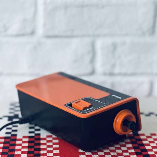 出售National 樂聲牌 翻頁座枱鐘，100%正常，外觀90%新，使用100v電壓，有意請pm我...