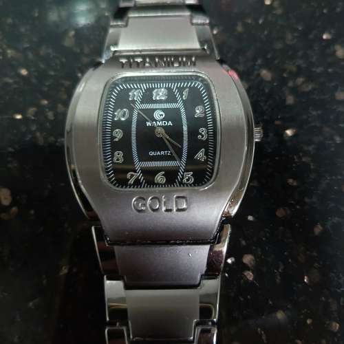 [售] 銀色時尚手錶