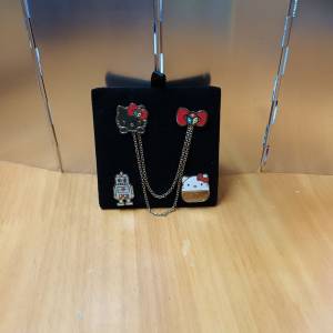HELLO KITTY 全新飾物 $10