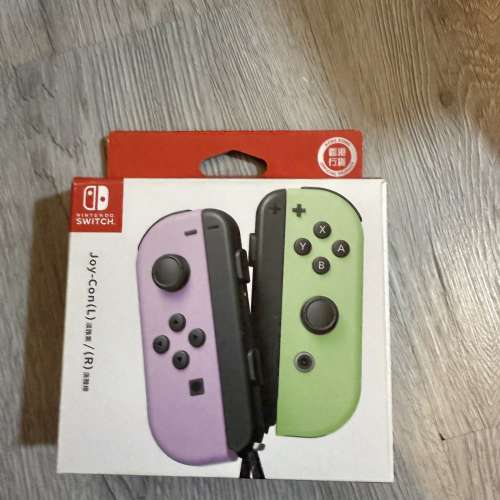 放Switch oled白色，連一set手制，手把+咒術迴戰