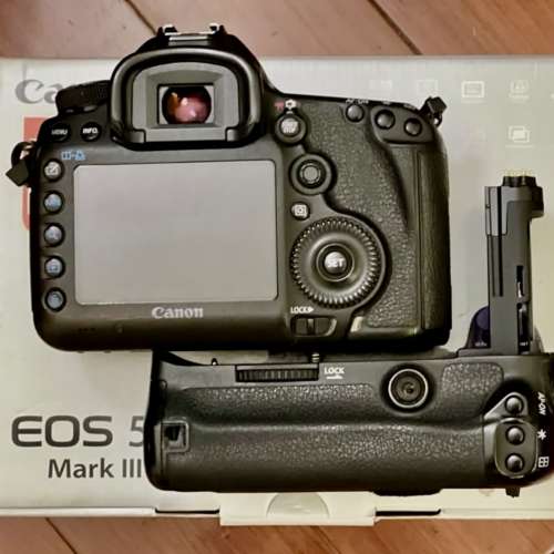 Canon 5DIII BODY  &  battery Grips  (機身 & 直到手柄)