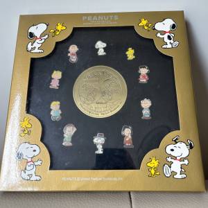 Peanuts 50周年 snoopy and friends pins collection