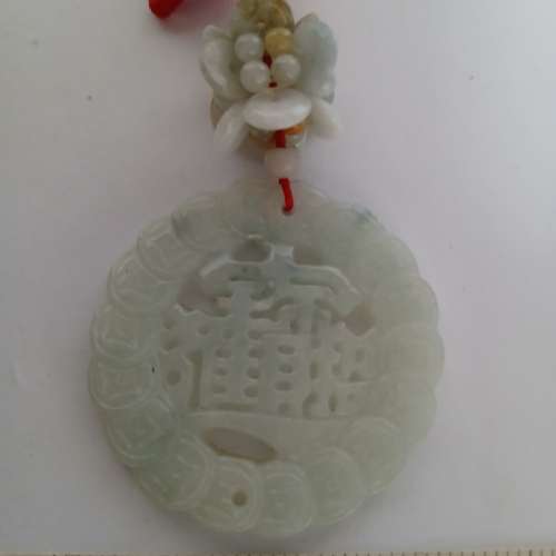 一手兩個翡翠a玉吊咀 ,約兩吋招財進寶/龍牌， 共售300元 ，單一個二百元 no.31.7.25