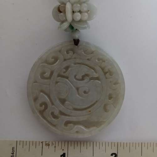 一手兩個翡翠a玉吊咀 ,約兩吋招財進寶/龍牌， 共售300元 ，單一個二百元 no.31.7.25