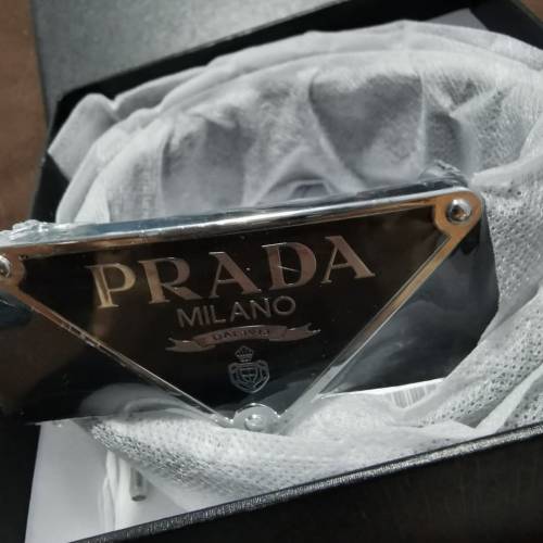 Prada 經典款銀三角皮帶