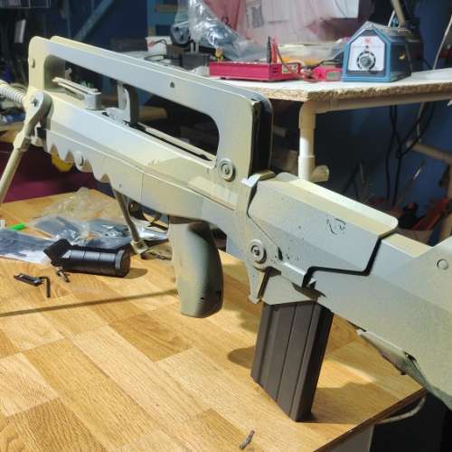 MARUI FA-MAS 原裝 AEG，連2個彈匣