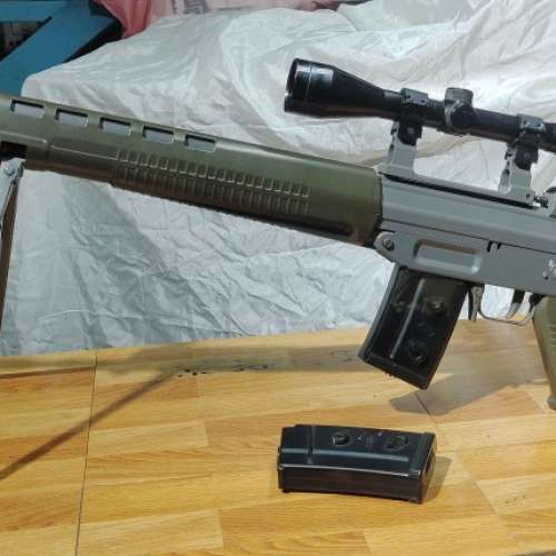 Marui SG 550-1 原裝內藏電子火控連發 0.9j,  AEG, 跟2個彈匣, 連瞄準鏡, $650