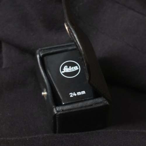 Leica Viewfinder 24mm Hotshoe Lock - Original Leather Pouch