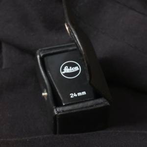 Leica Viewfinder 24mm Hotshoe Lock - Original Leather Pouch