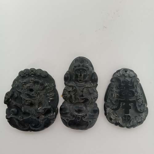 清理存貨平售。一手五個古舊黑碧玉吊墜共售500元。單一個150元。no.B11.8.25