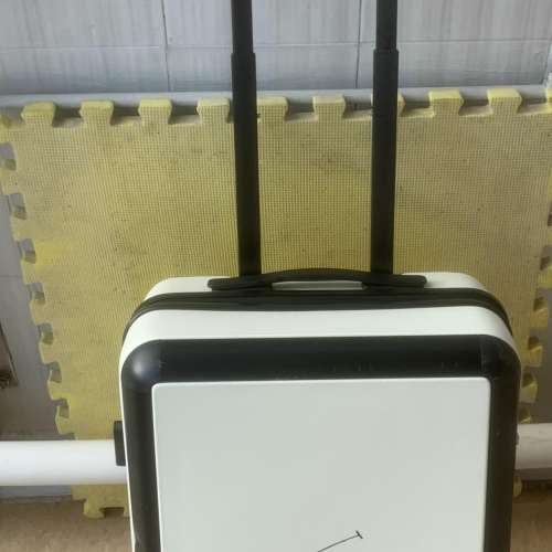 BEVERLY HILL POLO CLUB 20" 4 wheels soft suitcase HK$98.00