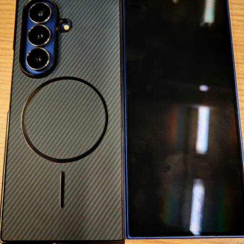 三星  fold 7 有全新的機套有磁吸  (跟 前後）