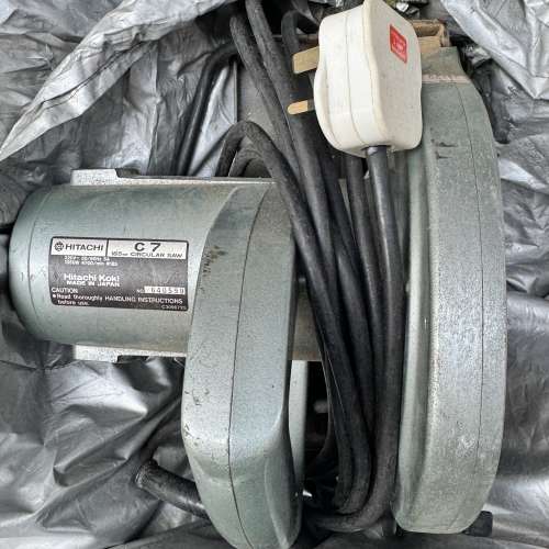 日立C7電圓鋸，185mm切割直徑，1050W功率，220V電壓。 機器製作如圖顏色，有使用痕...