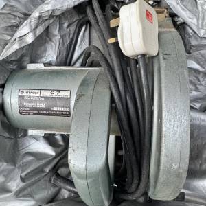 日立C7電圓鋸，185mm切割直徑，1050W功率，220V電壓。 機器製作如圖顏色，有使用痕...