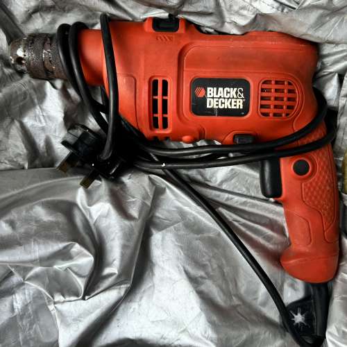 百得BLACK&DECKER衝擊電鑽KR454RE，450W高功率，10mm通用夾頭，功能正常。外觀成色...