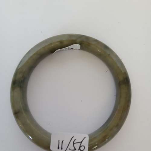 翡翠A玉手鐲，古舊存貨。每隻380元買二送一即760元三隻。no.B13.8.25、