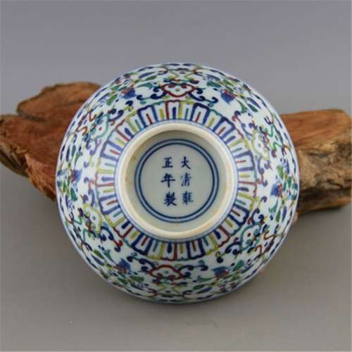 清雍正落款官窯鬥彩花卉薄胎瓷碗