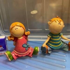 (全新) 愛笑男孩女孩瓷公仔一對