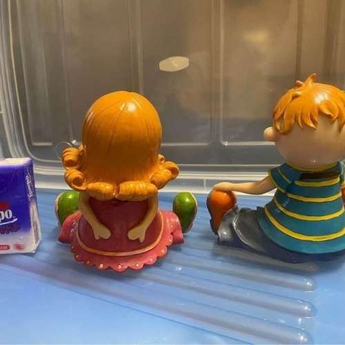 (全新) 愛笑男孩女孩瓷公仔一對